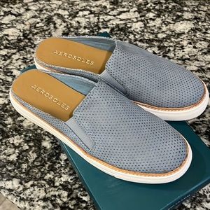 New women’s size 8M Aerosoles slide on shoes